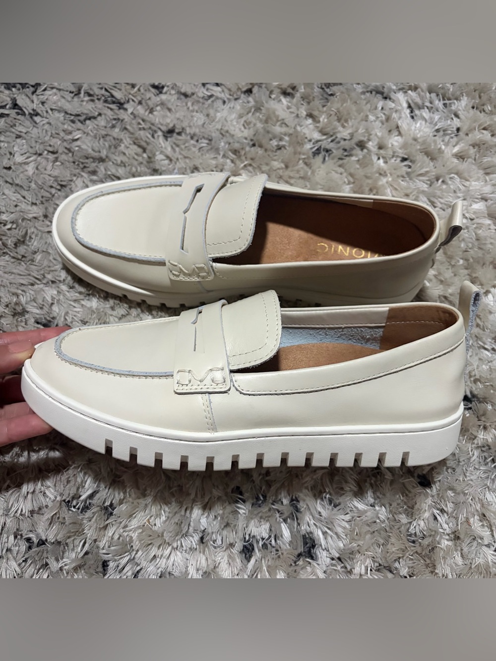vionic Cream Leather Platform Penny Loafers for women size 7.5